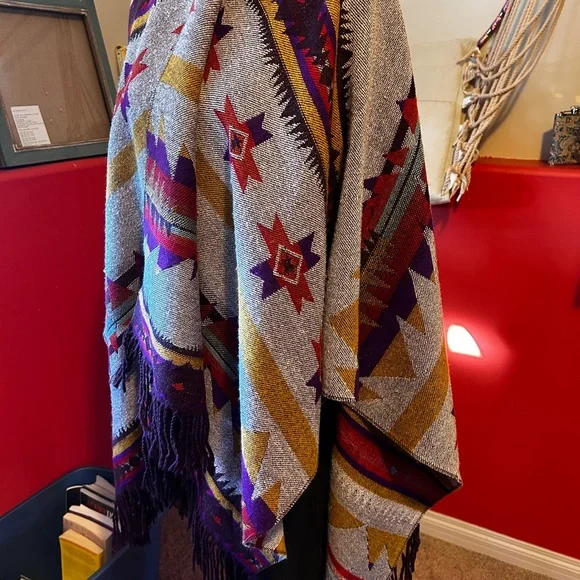 Aztec Poncho - Picture 6 of 6